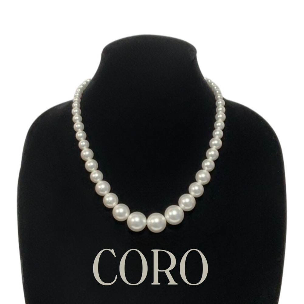 CORO Vintage Graduated Faux Pearl Necklace with Magnetic Ornate Clasp
